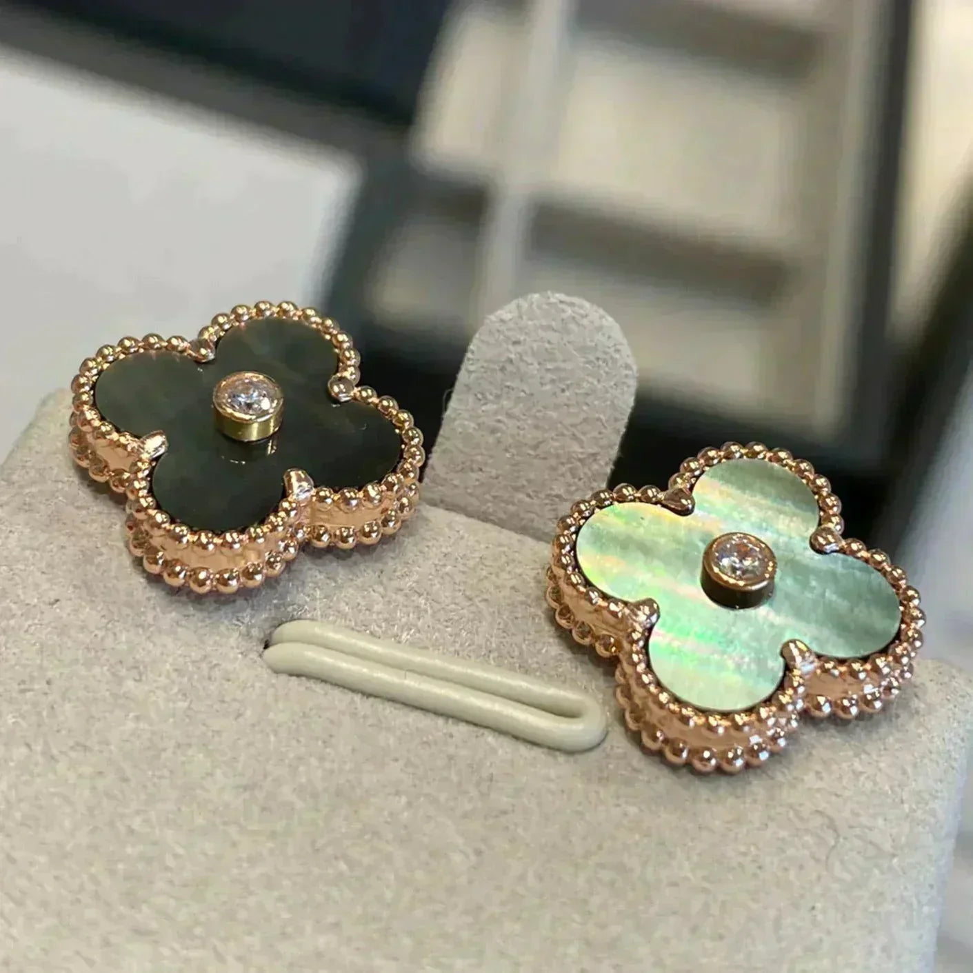 [Royal Jewelry]CLOVER MEDIUM 1 MOTIFS GRAY MOP  DIAMOND EARRINGS