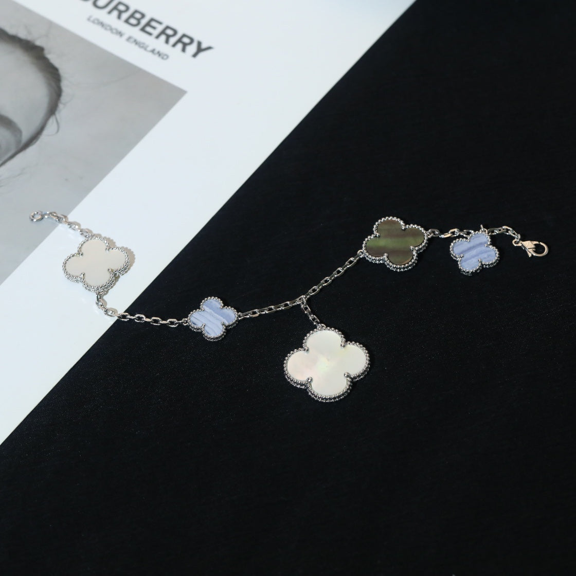 [Royal Jewelry]CLOVER BRACELET 5 MOTIFS MOP CHALCEDONY SILVER