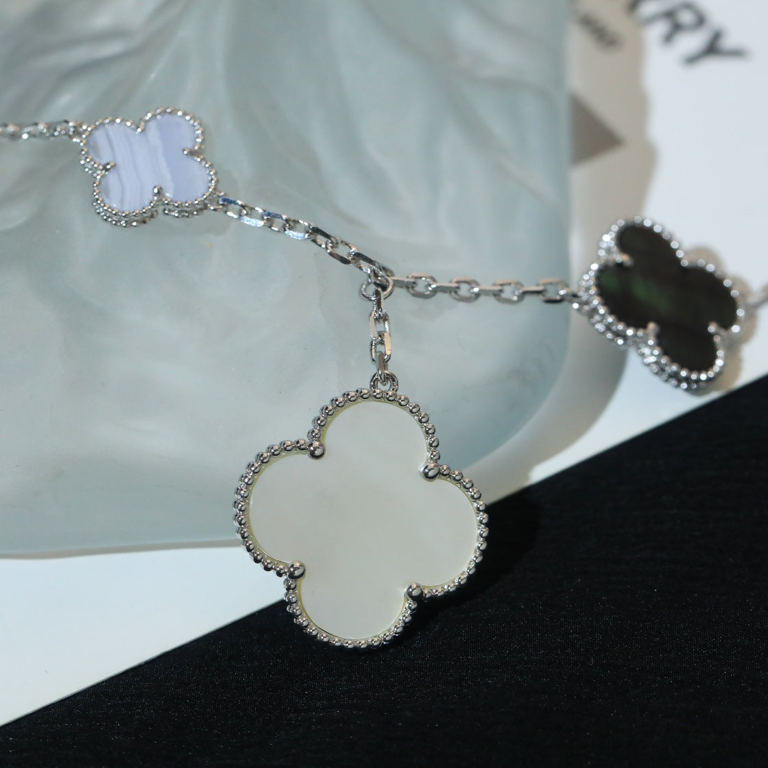 [Royal Jewelry]CLOVER BRACELET 5 MOTIFS MOP CHALCEDONY SILVER