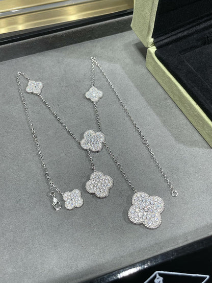 [ロイヤルジュエリー]クローバー6モチーフダイヤモンドパヴェネックレス