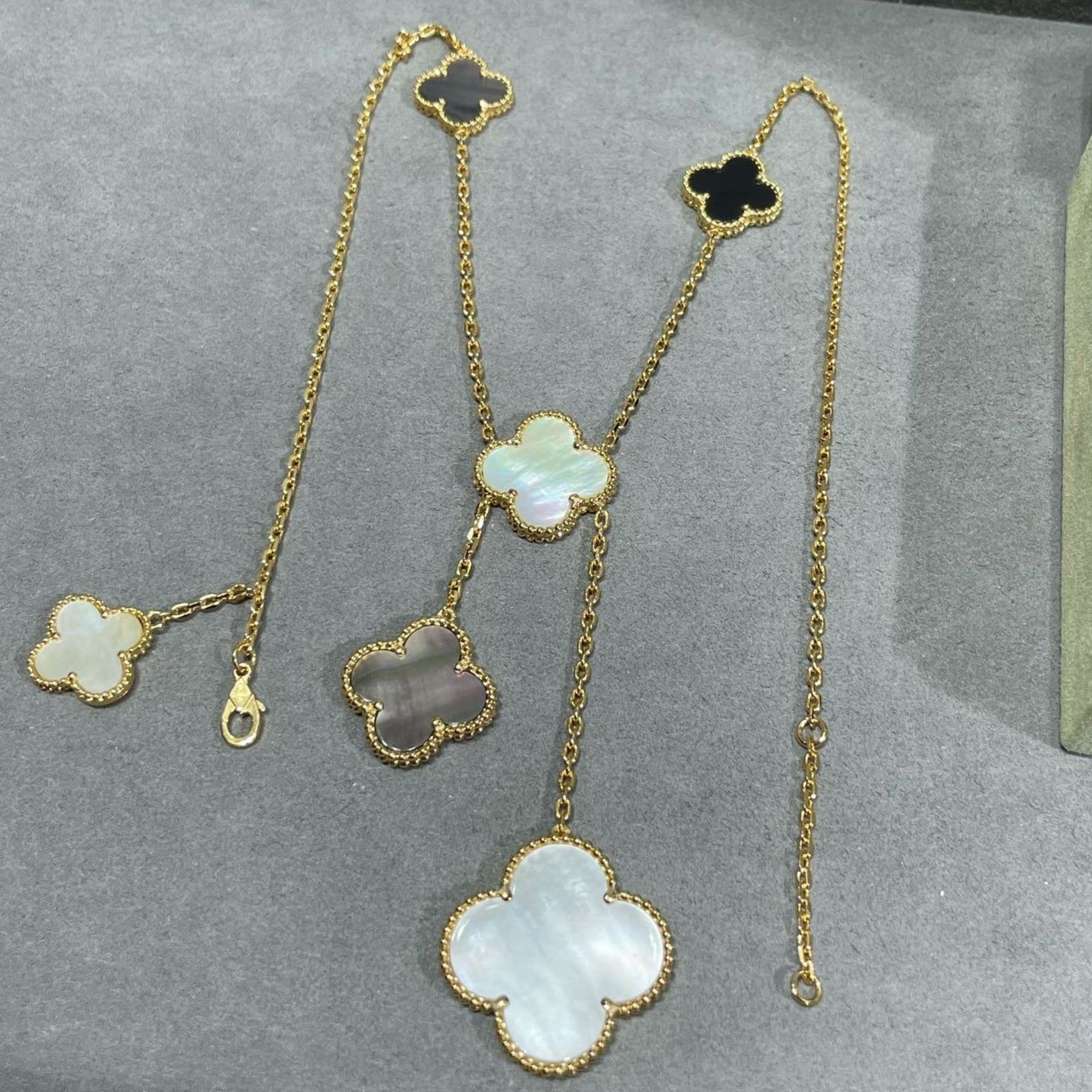 [ロイヤルジュエリー]クローバー 6モチーフ マザーオブパール オニキス ゴールド ネックレス
