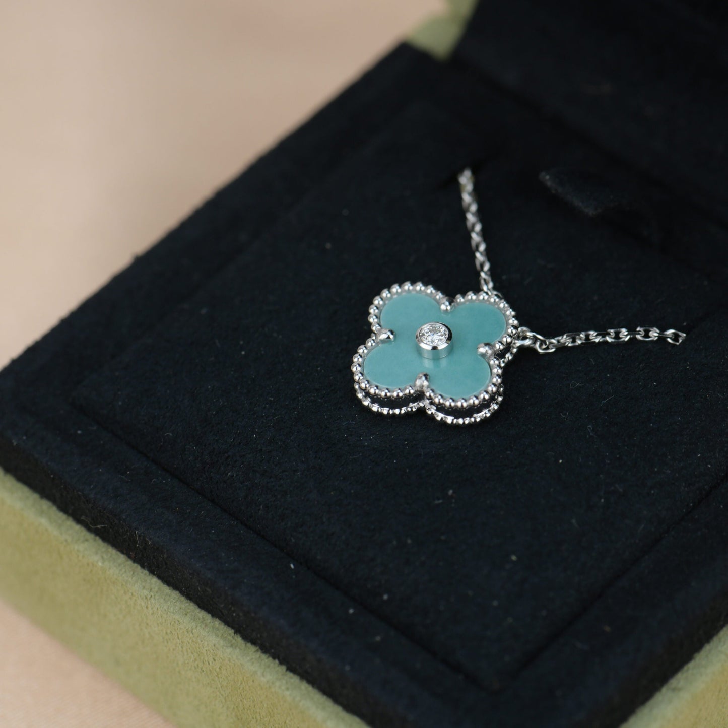[Royal Jewelry]CLOVER 15MM DIAMOND SVRES PORCELAIN  NECKLACE SILVER