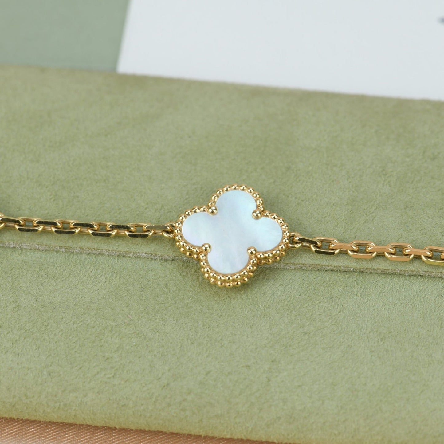 [Royal Jewelry]CLOVER  5 MOTIF WHITE MOP BRACELET