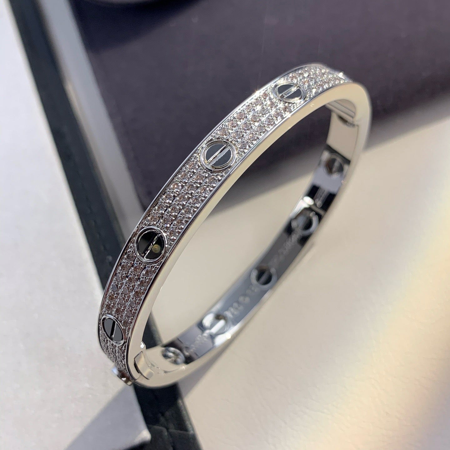 [ロイヤルジュエリー]ラブブレスレット 6.1MM ダイヤモンドパヴェセラミック