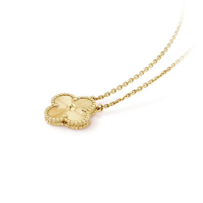 [ロイヤルジュエリー]クローバー 15mm レーザーネックレス