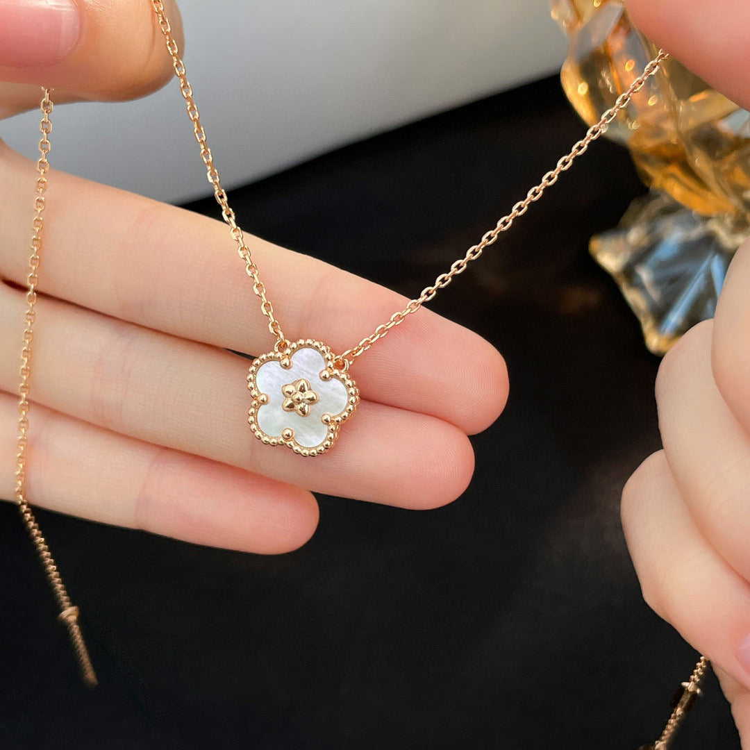 [Royal Jewelry]LUCKY  WHITE MOP  PLUM BLOSSOM NECKLACE