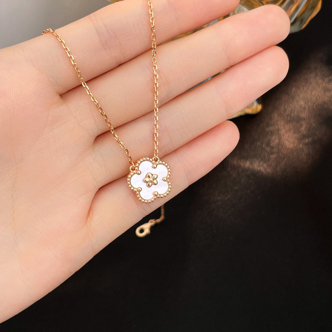 [Royal Jewelry]LUCKY  WHITE MOP  PLUM BLOSSOM NECKLACE
