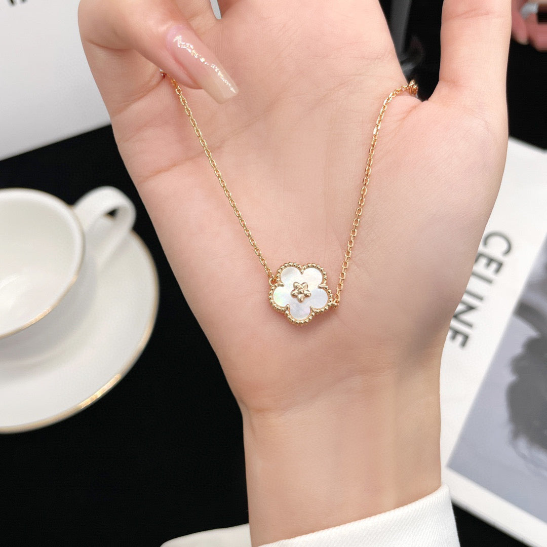 [Royal Jewelry]LUCKY  WHITE MOP  PLUM BLOSSOM NECKLACE