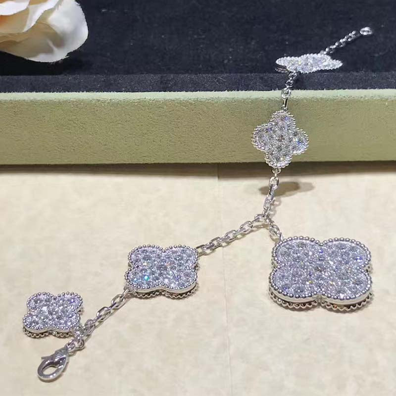 [Royal Jewelry]CLOVER 6 MOTIFS SILVER DIAMOND BRACELET