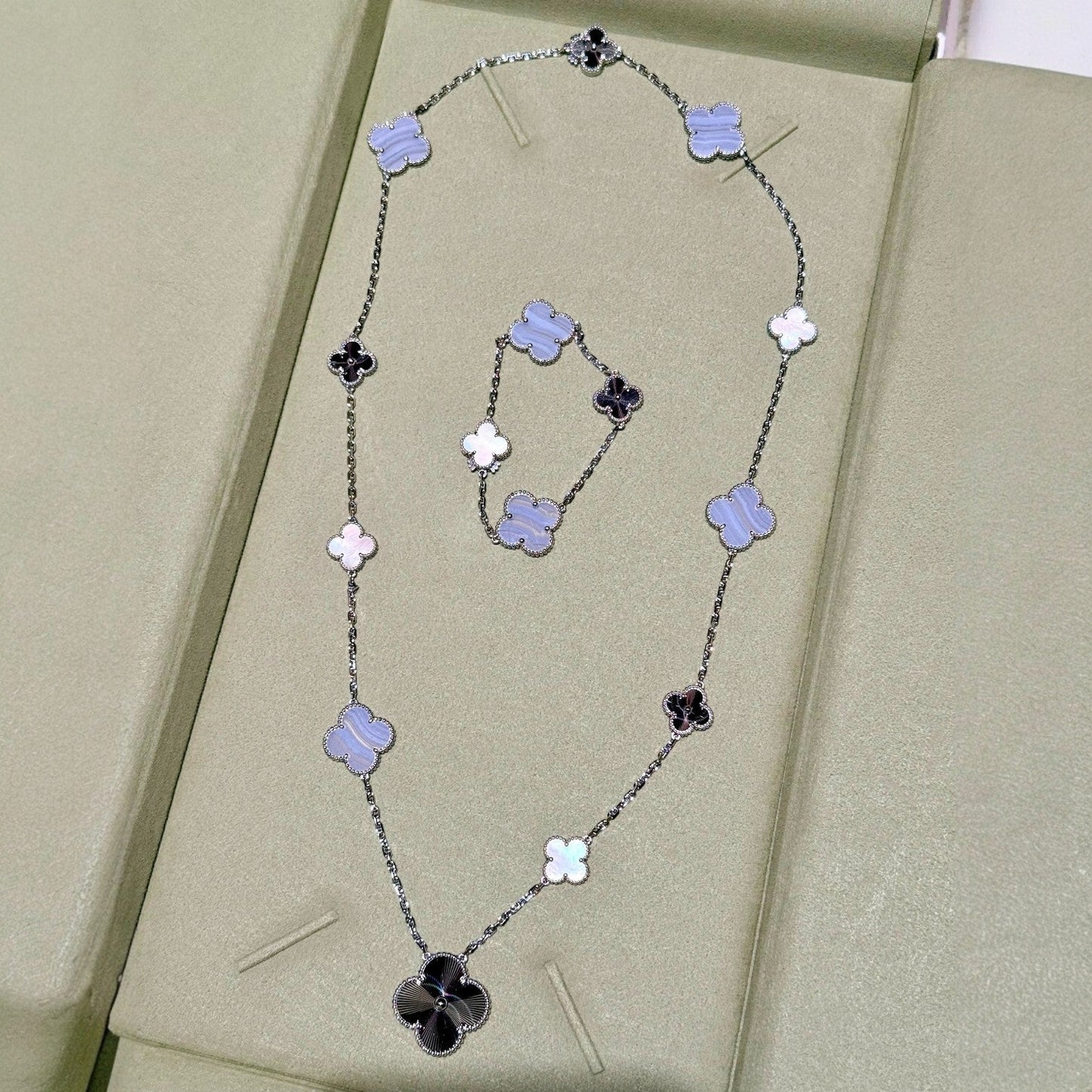 [ロイヤルジュエリー]DETACHABLE CLOVER 15(11+4) FLOWER SILVER NECKLACE SET