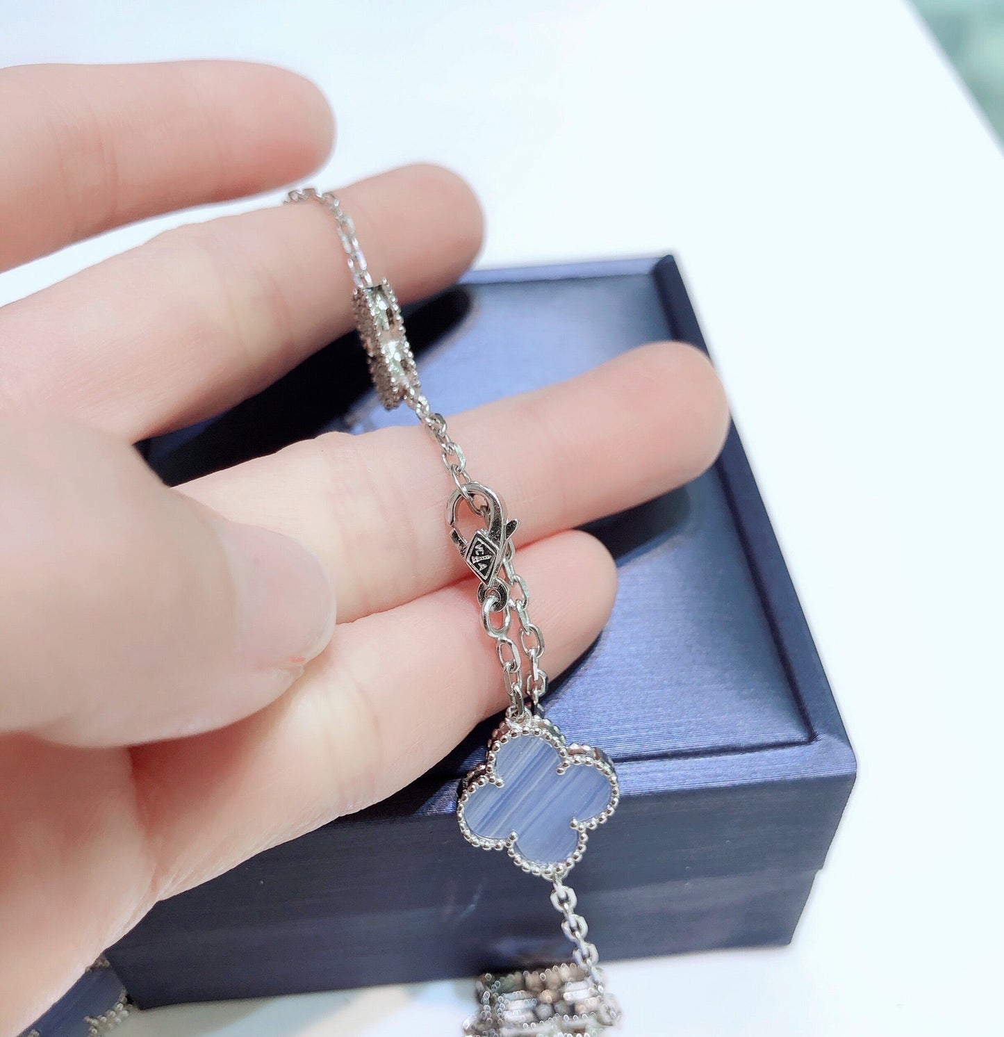 [ロイヤルジュエリー]クローバー 10モチーフ カルセドニー ダイヤモンド シルバーネックレス